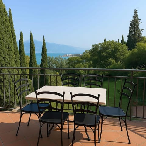 Paradise Villa Lake Garda Apartment in Torri del Benaco