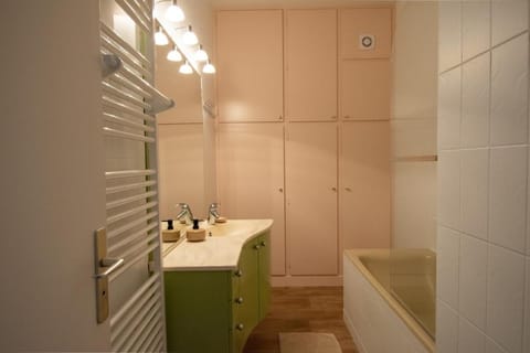 Les Rosiers Apartment in Fougères