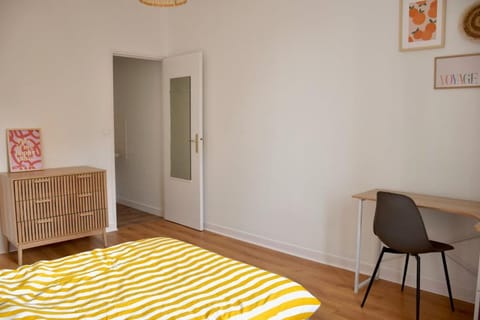 Les Rosiers Apartment in Fougères