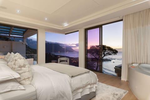 Breathtaking Villa, Sea & Mountain Vistas Villa in Cape Town