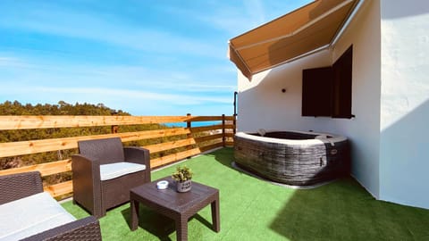 Natural landscape, View (from property/room), Balcony/Terrace