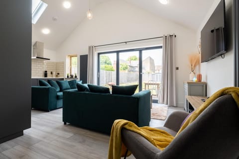 Communal lounge/ TV room, TV and multimedia, Kitchen or kitchenette, Living room