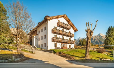 Cademai Alpenglow Chalet with Sauna R&R Apartment in Cortina d Ampezzo