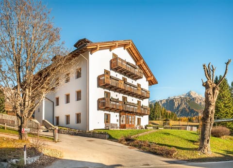 Cademai Alpenglow Chalet with Sauna R&R Apartment in Cortina d Ampezzo