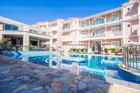 Property building, Lounge or bar, Swimming pool