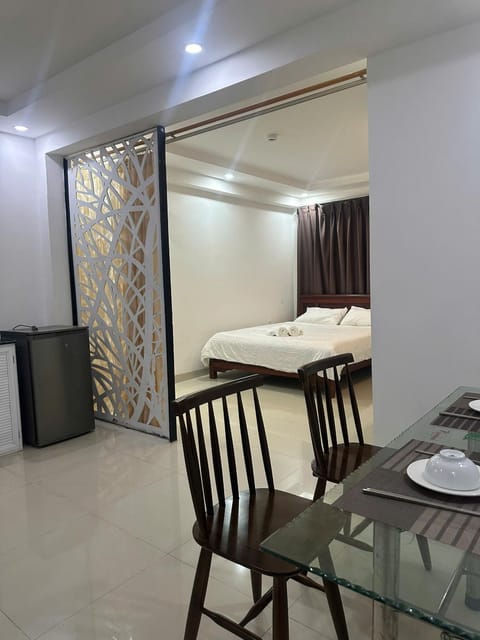 Bed, Living room, Photo of the whole room, Seating area, Dining area, Bedroom