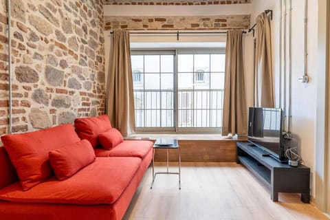 Stone studio just a 3min walk from the Clock Tower Apartment in Izmir