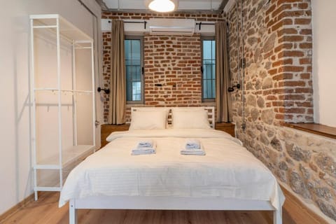 Stone studio just a 3min walk from the Clock Tower Apartment in Izmir