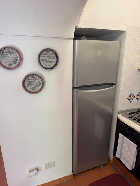 Kitchen or kitchenette, minibar, oven