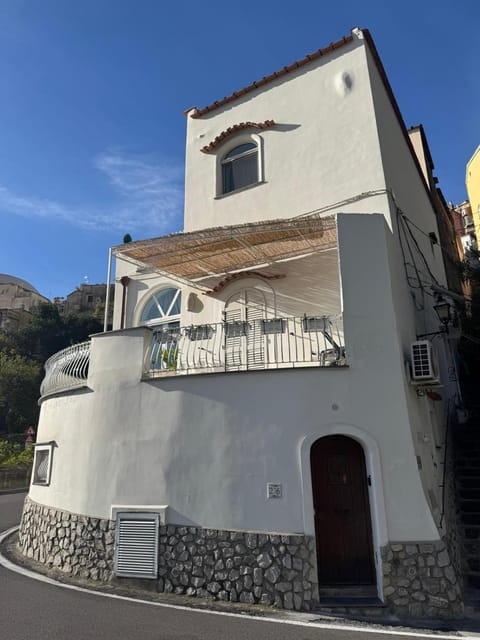 Property building, Day, Street view