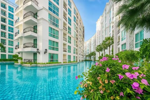 Property building, Garden, Garden view, Pool view, Swimming pool