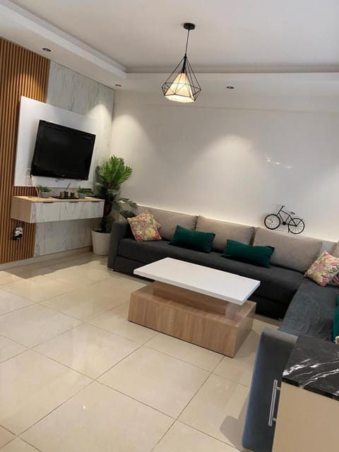 TV and multimedia, Living room, Decorative detail, Seating area
