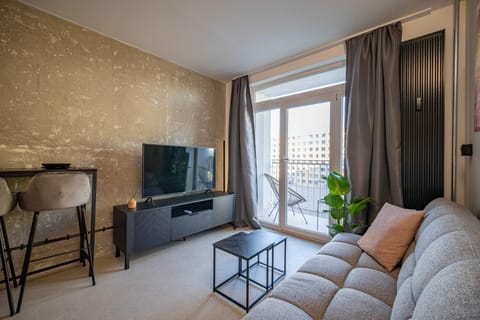 TV and multimedia, Living room, Seating area, Evening entertainment