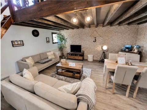 TV and multimedia, Living room, Dining area