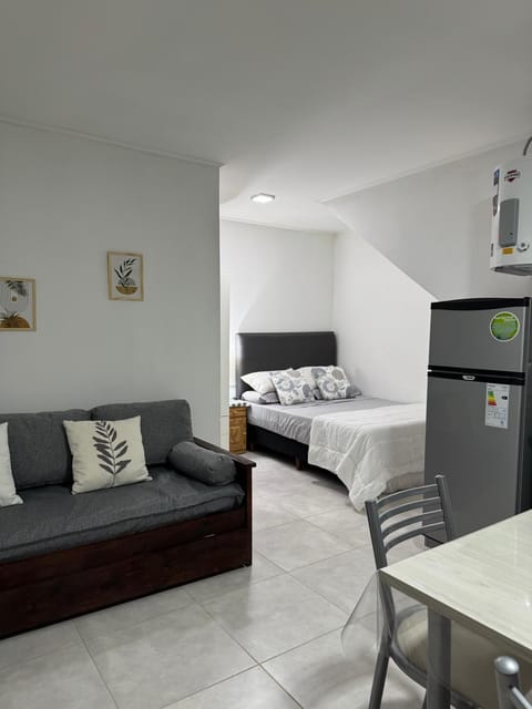 Bed, Kitchen or kitchenette, Living room, Photo of the whole room, Seating area, Dining area, Bedroom, minibar, oven