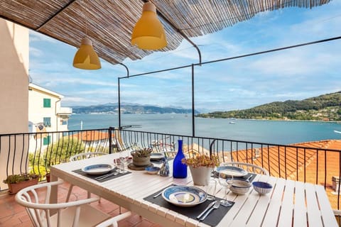 Portoseaview Terrace & AC Apartment in Porto Venere