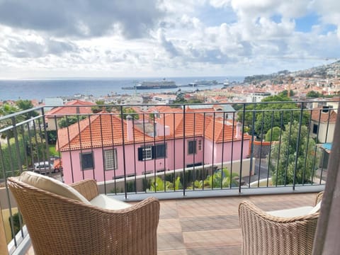 View (from property/room), Balcony/Terrace, Balcony/Terrace, Seating area, City view, Mountain view, Sea view, Street view