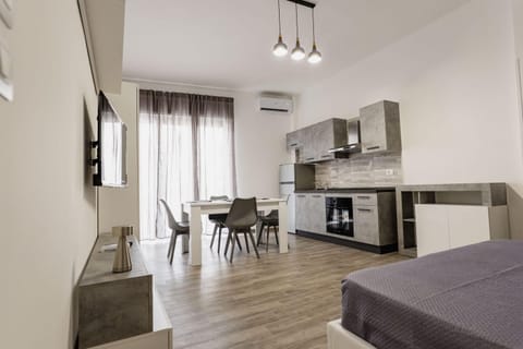 Bed, Kitchen or kitchenette, Photo of the whole room, Dining area, Bedroom, air conditioner