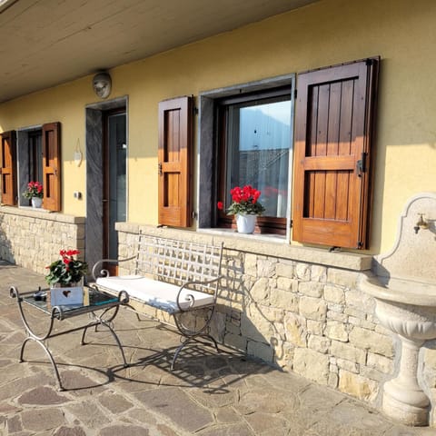 Casa Benny Mountain Lake Iseo Hospitality Apartment in Lovere