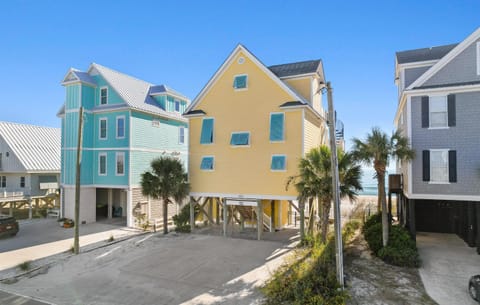 Barefoot Blessings Formerly Living in Paradise House in Garden City