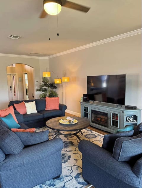 Beautiful 3 Bedroom Home House in Iona