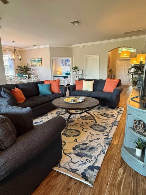 Beautiful 3 Bedroom Home House in Iona