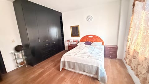 Bed, Photo of the whole room, Bedroom, wardrobe