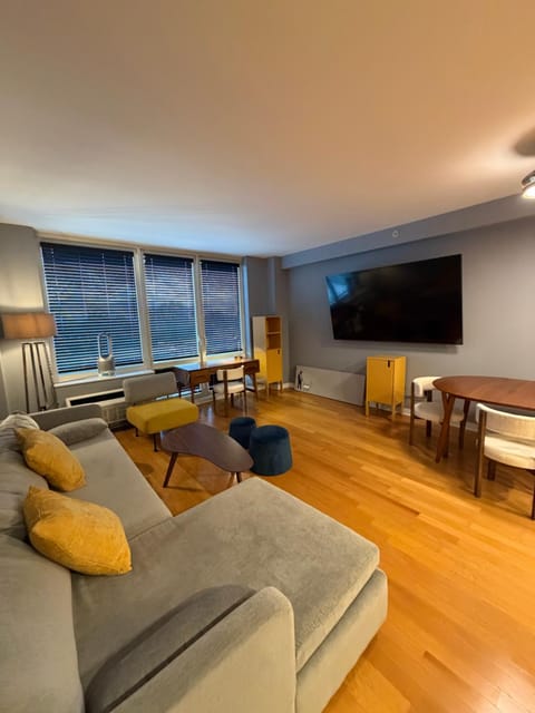 TV and multimedia, Living room, Seating area, Dining area