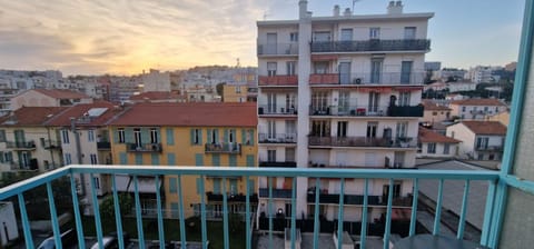 Le Cocon de la Prom Apartment in Nice