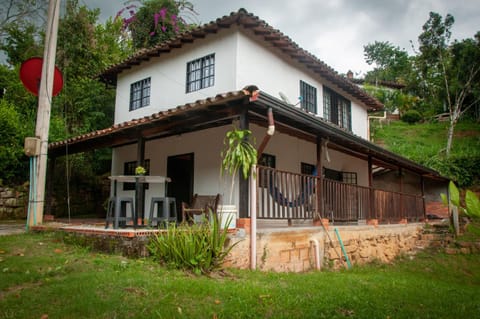 Facade/entrance, Spring, Day, Garden, Balcony/Terrace