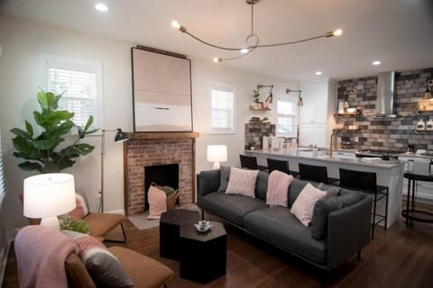 Pink Door Cottage House in Greer