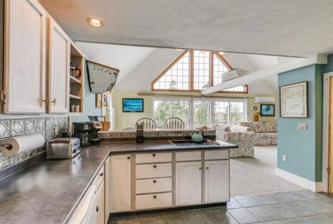 Coastal Lighthouse Retreat 4Mi to Acadia Trails House in Southwest Harbor