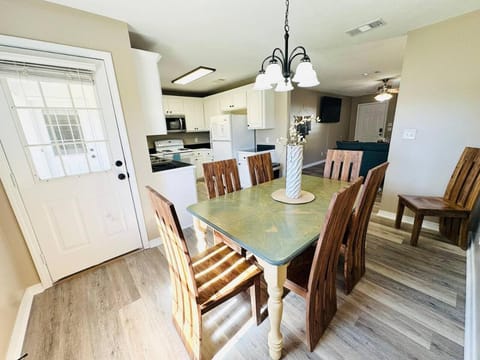 Eastgate 18B beautiful townhouse Apartment in Hammond