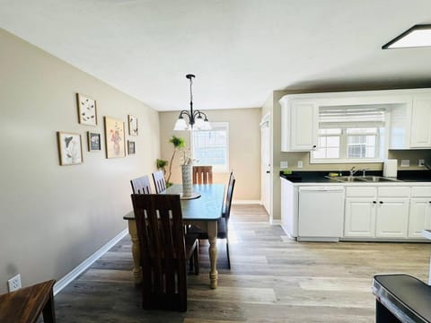 Eastgate 18B beautiful townhouse Apartment in Hammond