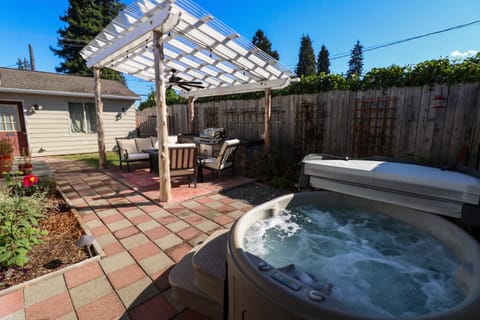 Garden, Hot Tub, Garden view