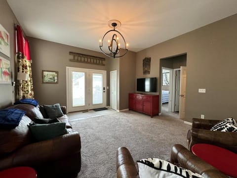 Battlefield Getaway House in Jerusalem Township