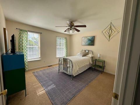 Battlefield Getaway House in Jerusalem Township