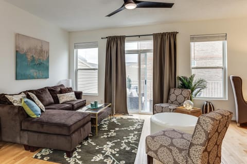 1 Mi to Dtwn Cincinnati Spacious Townhome with Deck House in Over The Rhine