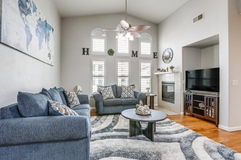 Extended-Stay Ready! Elk Grove Unit with Pool Access House in Elk Grove