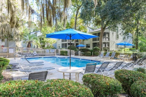 3BR Sleeps 8 Walk to Beach Pool Access House in South Forest Beach