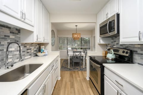 3BR Sleeps 8 Walk to Beach Pool Access House in South Forest Beach