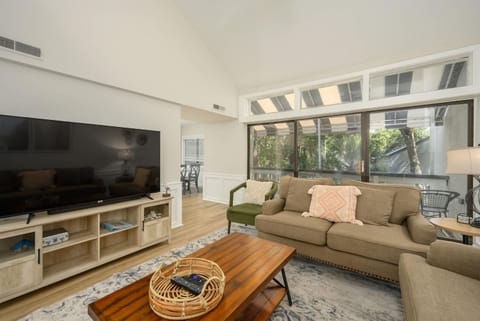 3BR Sleeps 8 Walk to Beach Pool Access House in South Forest Beach