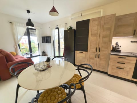 TV and multimedia, Living room, Dining area