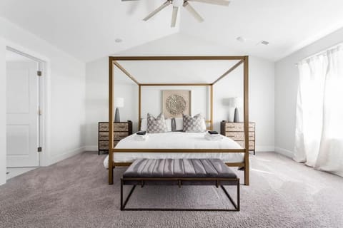 Pleasant Place Villa -Newly Built with Pool Close to downtown&beach House in Mount Pleasant