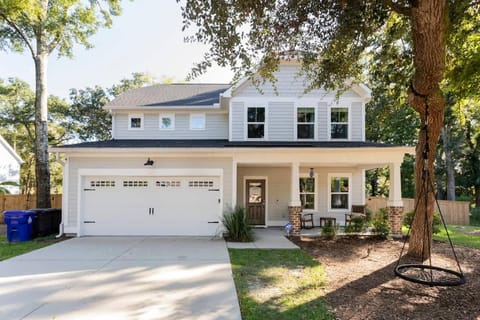 Pleasant Place Villa -Newly Built with Pool Close to downtown&beach House in Mount Pleasant