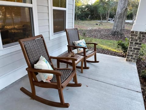 Pleasant Place Villa -Newly Built with Pool Close to downtown&beach House in Mount Pleasant