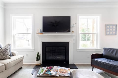 Pleasant Place Villa -Newly Built with Pool Close to downtown&beach House in Mount Pleasant