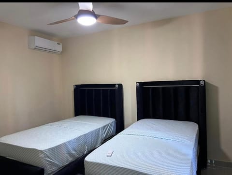 Bedroom, air conditioner