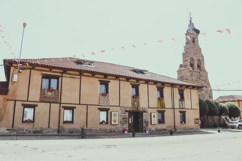 Property building, Landmark view, Street view, Parking