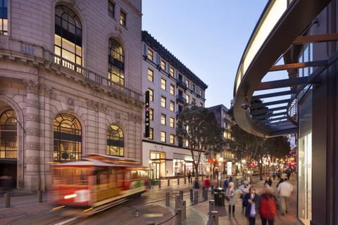 Facade/entrance, Neighbourhood, Shopping Area